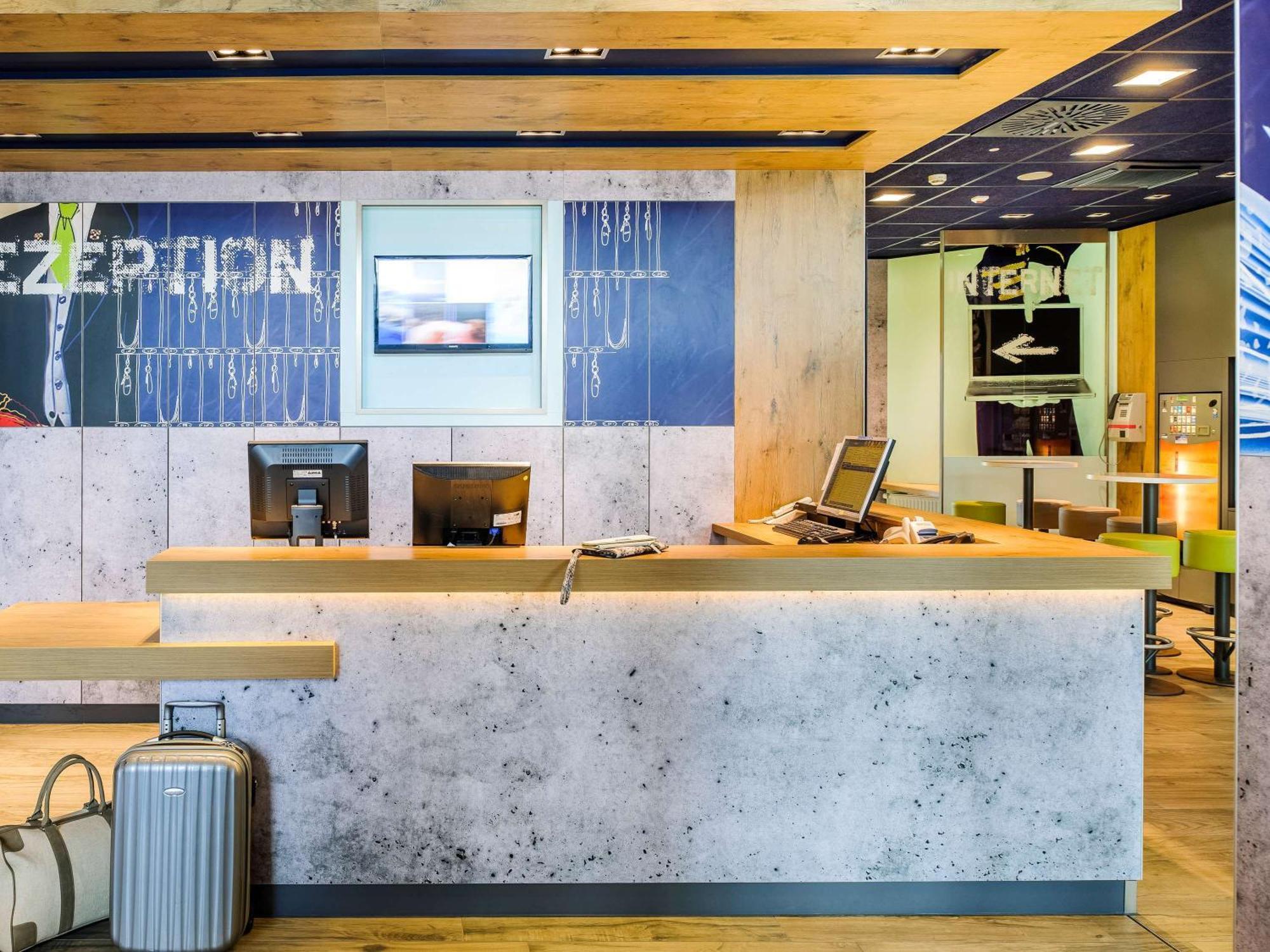 Ibis Budget Bordeaux Centre Bastide Exterior foto